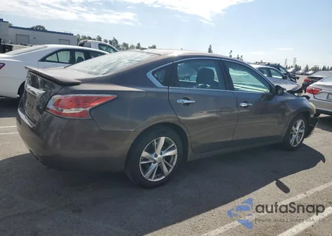 2015 Nissan Altima 2.5 из США, поврежденный, VIN 1N4AL3AP2FC249003